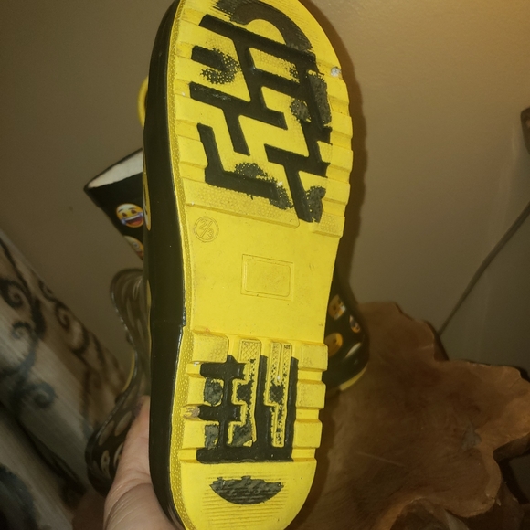 Emoji 😀 Rainboots - Picture 5 of 7